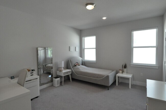 Building Photo - Gorgeous Home with Green Belt view!