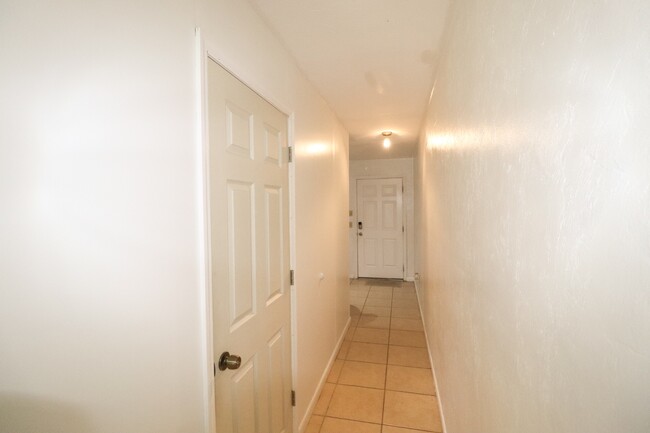 Building Photo - 2300 SW 43rd St