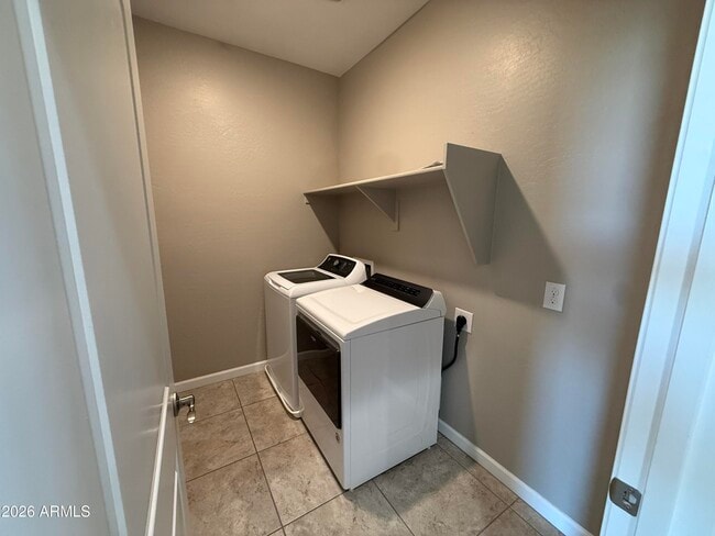 Building Photo - 1255 N Arizona Ave