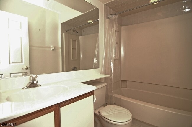 Building Photo - 214 Stratford Pl