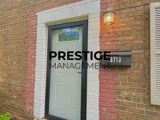 Building Photo - 2 Bed 1 Bath Town House