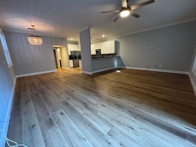 Building Photo - Fully Renovated Large 3 Bed 2.5 Bath 2 Car Garage Townhouse in Perfect Location
