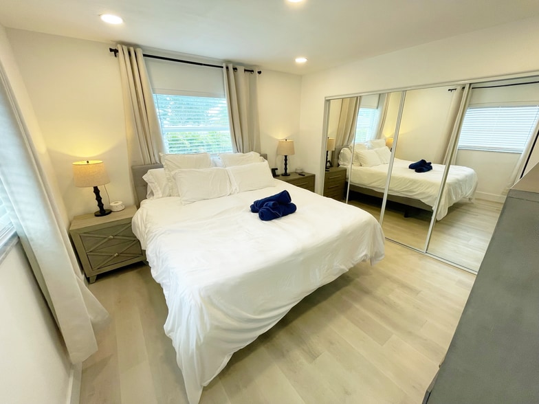 Building Photo - 5901 28th Ave N