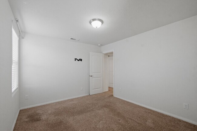 Building Photo - 6910 Kate Reed Dr
