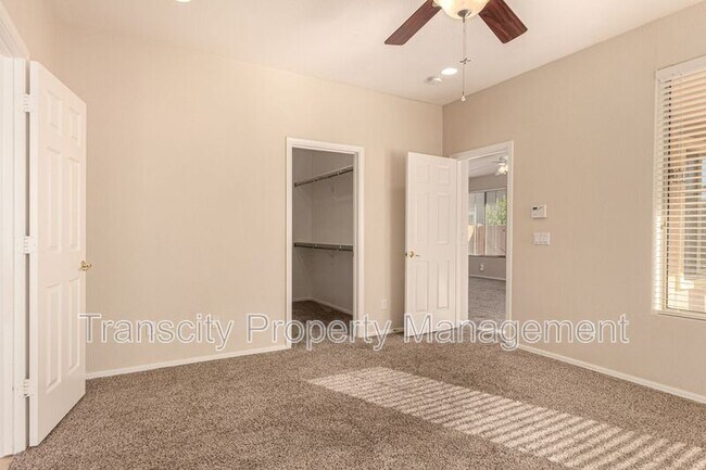 Building Photo - 3723 E Linda Ct