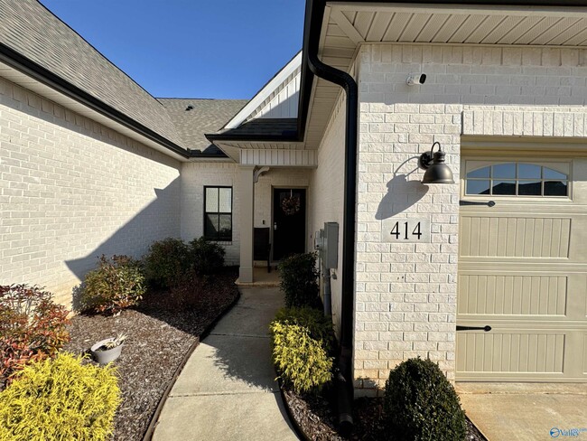 Building Photo - 414 Raleigh Elm Dr