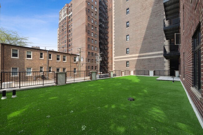 Unit 203 Private Terrace - 434 W Melrose St