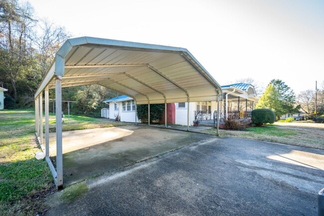 Building Photo - Charming Renovated 3-Bedroom Home in Dora!