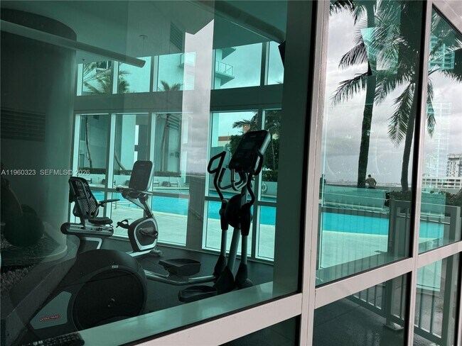 Building Photo - 1900 N Bayshore Dr