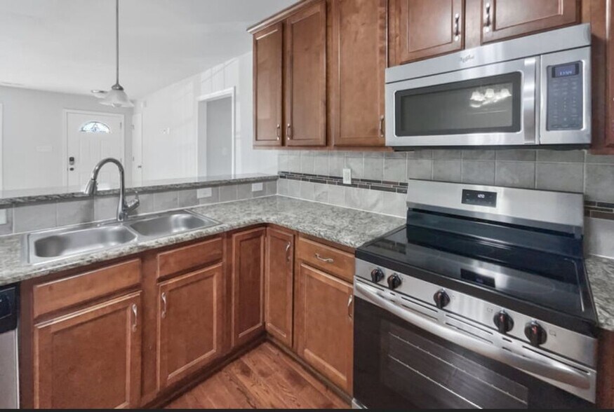 Building Photo - 3912 Harrow Dr