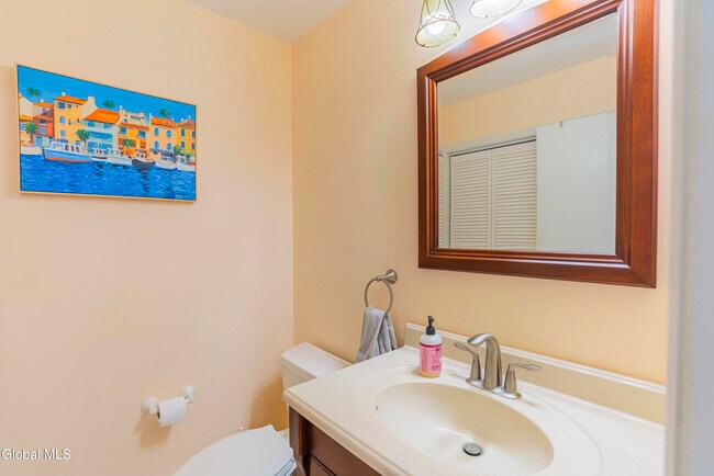 Building Photo - 4 Tompion Ln