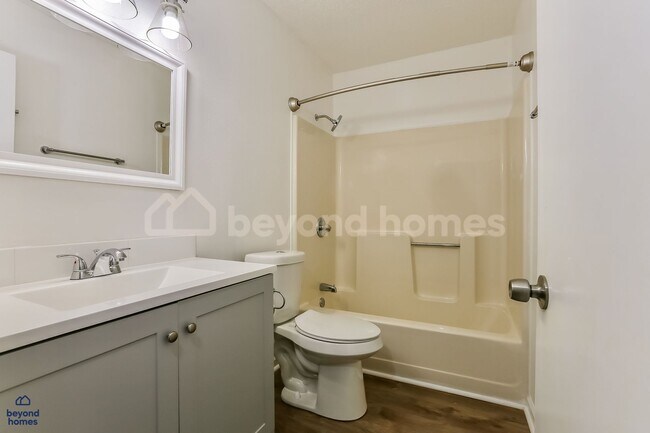 Building Photo - Stunning and Updated Maumelle Living!