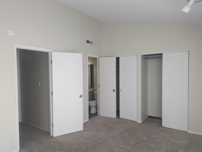 Building Photo - 2104 Melrose Dr