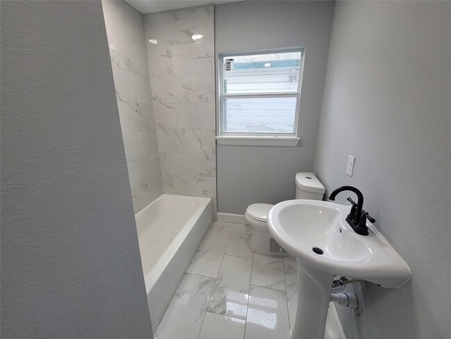 Building Photo - 4859 Bellnole Dr