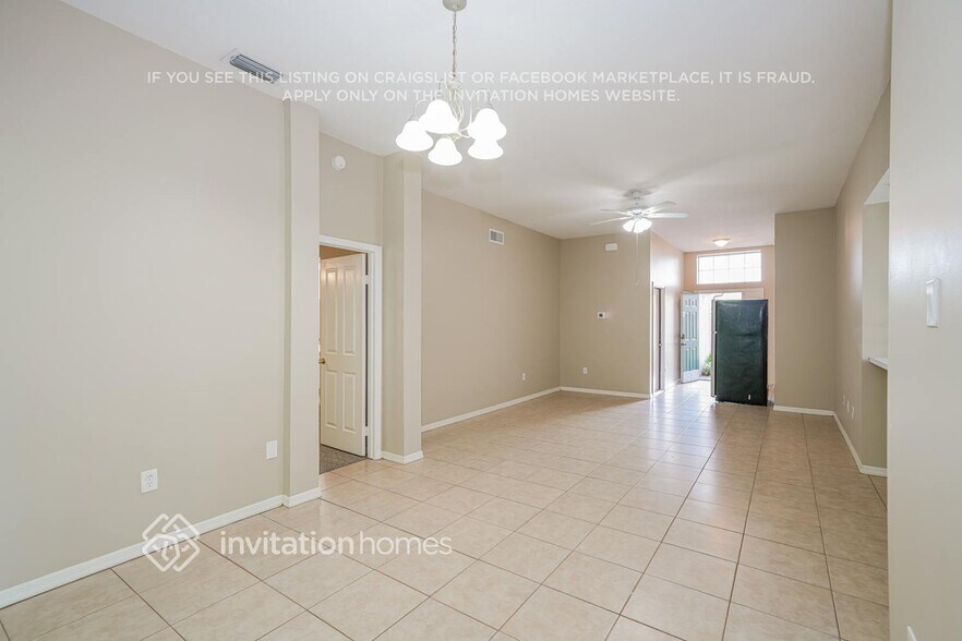 Building Photo - 28423 Meadowrush Way
