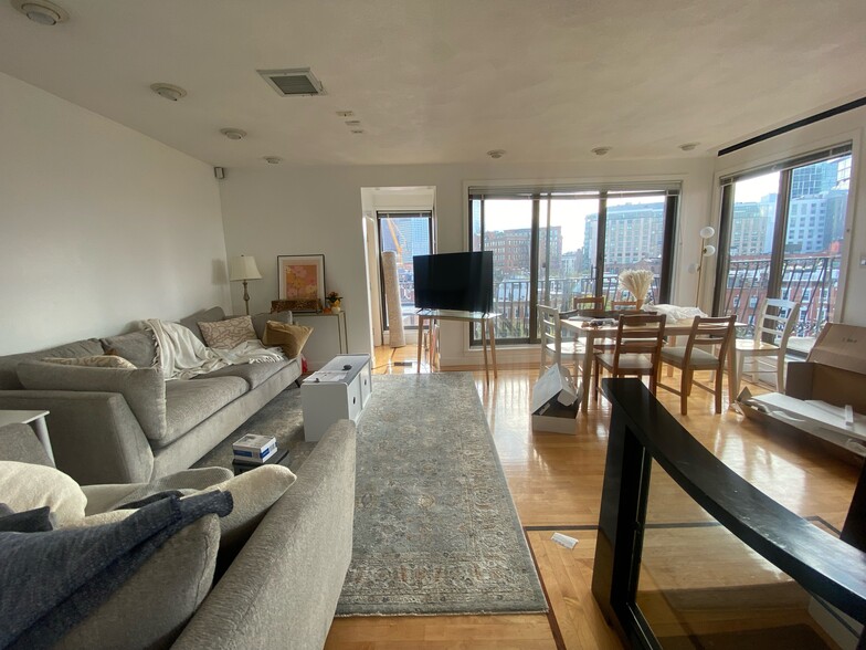 Building Photo - 21 Snow Hill St