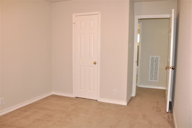 Building Photo - MEADOW OAKS