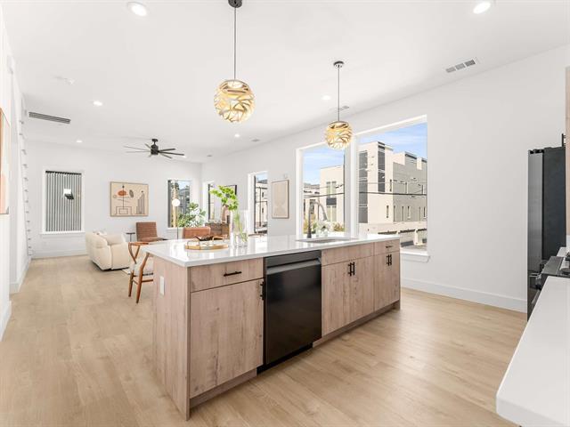 Building Photo - 2015 N Prairie Ave