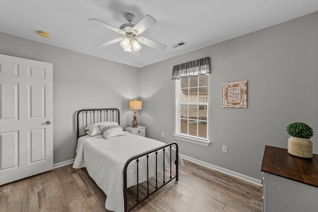 Building Photo - 2150 Oak Bend Dr