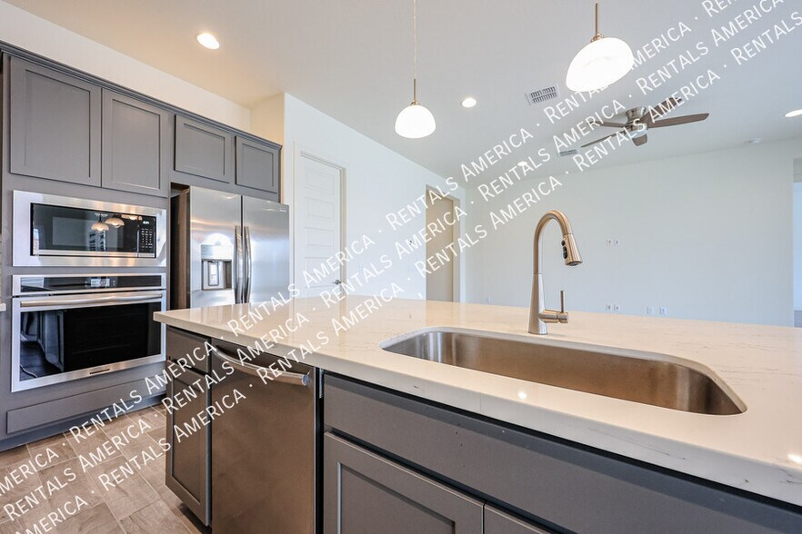 Building Photo - 274 S 164th Dr