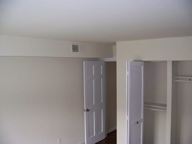 Building Photo - 1 BR / 1 BA Church Hill Garden Apt. Sorry,...