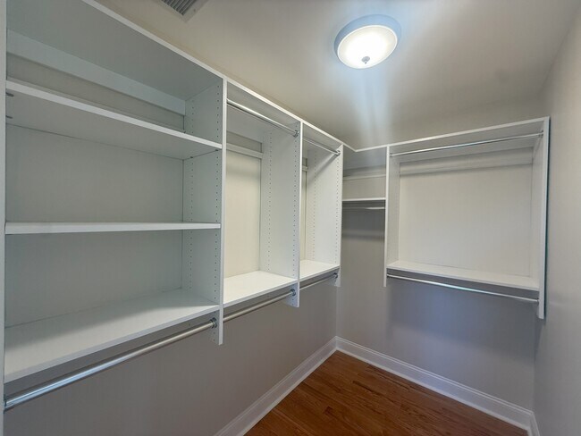 Building Photo - 1430 Simona Dr