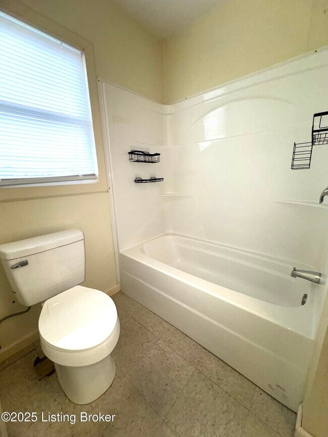 Building Photo - 9909 Mt Eden Rd