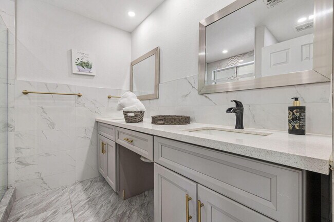 Building Photo - 31115 Whispering Palms Trail