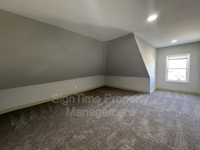 Building Photo - 25 Wayside Ave