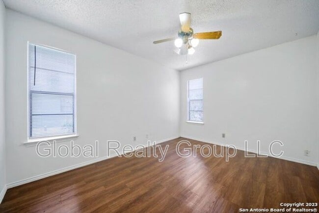 Building Photo - 818 Station St