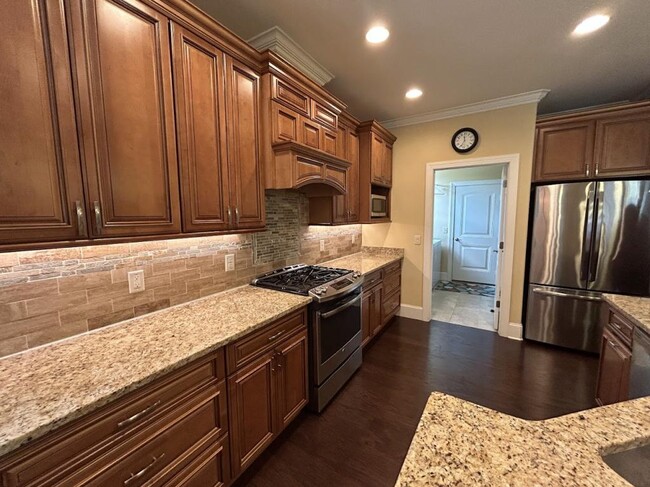 Building Photo - 2345 Azalea Pointe NE