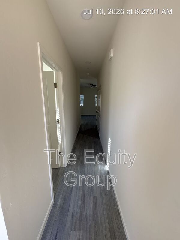 Building Photo - 723 S Pinkham St