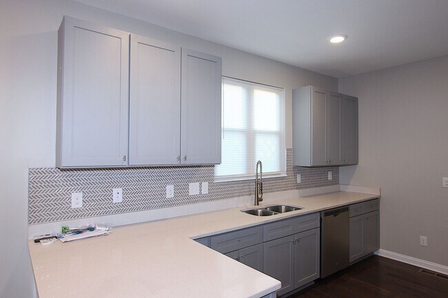 Building Photo - Modern Style Home in Downtown Durham!