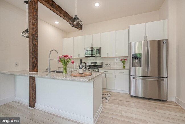 Building Photo - 1508 N Mascher St