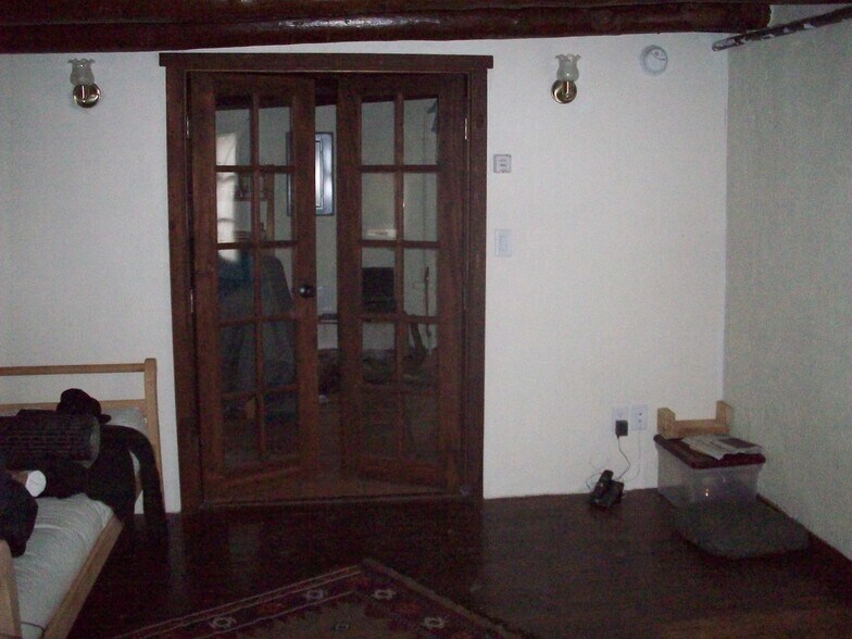 Building Photo - 150 1/2 Candelario St