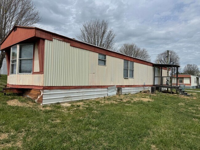 Building Photo - 2 Bedroom 1 Bathroom Home located in Greeneville, TN