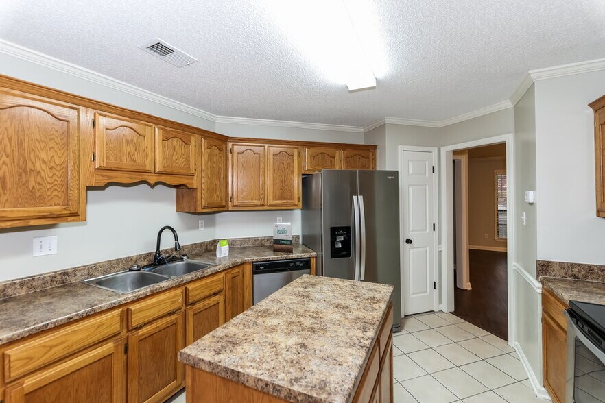 Building Photo - 7691 Shadow View Cove