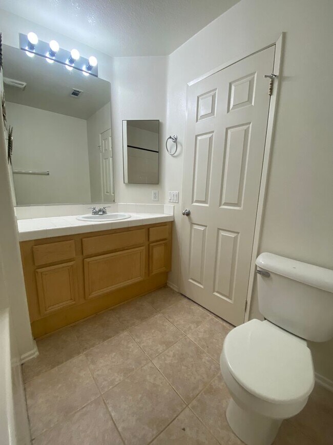 Building Photo - Anaheim HIlls 3 Bedroom