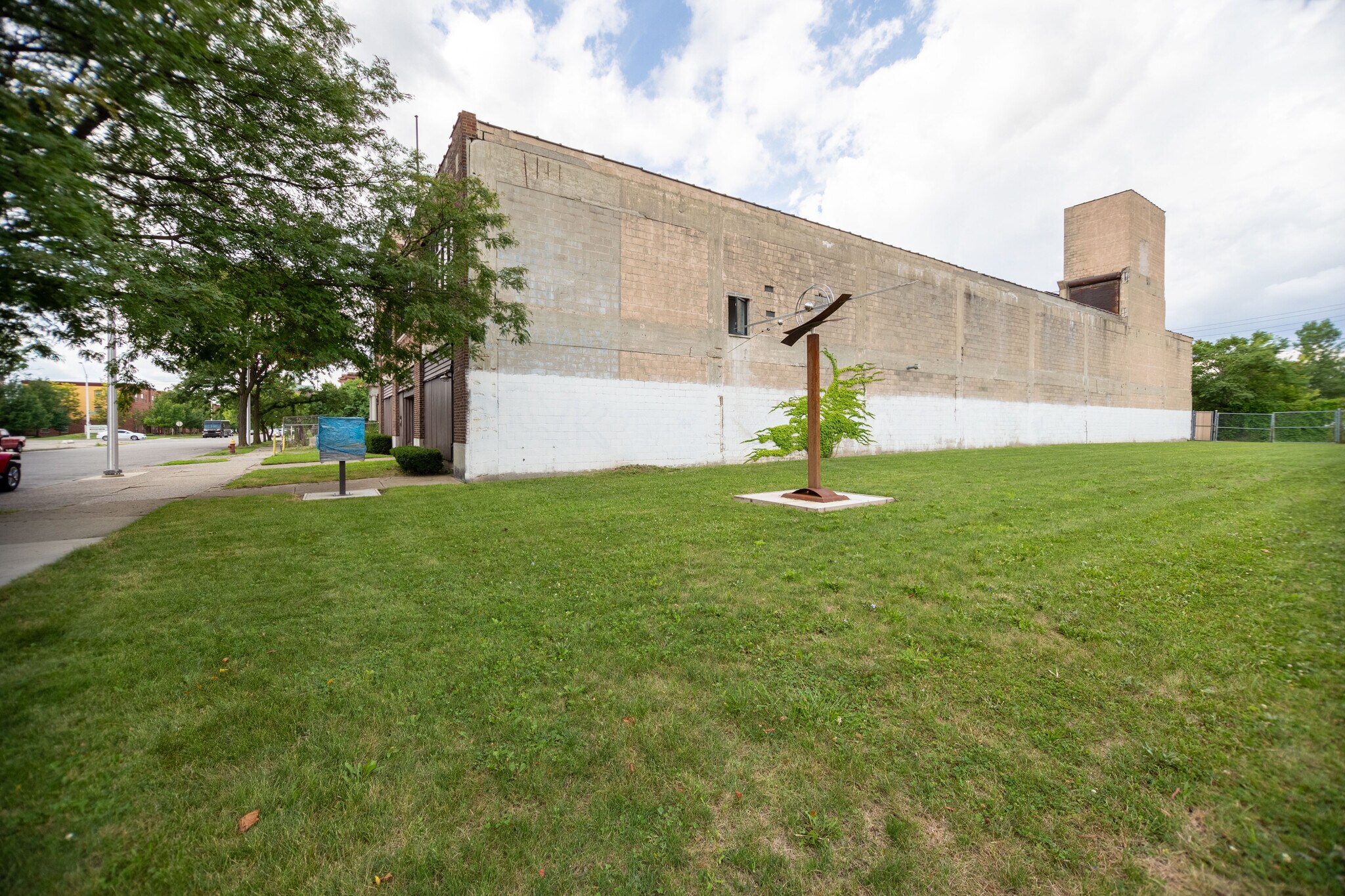 Building Photo - 470 Brainard St