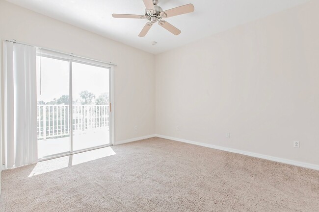 Building Photo - LEASING INCENTIVE!!!!!Gorgeous 3 Bed Townh...