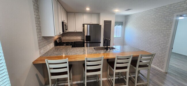 Building Photo - Charming 2-Bed, 2-Bath Home in Thea Meadows