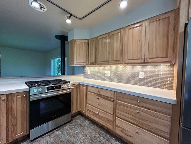 Building Photo - Stunning Views! Secluded 2 Bed, 1 Bath Gem!