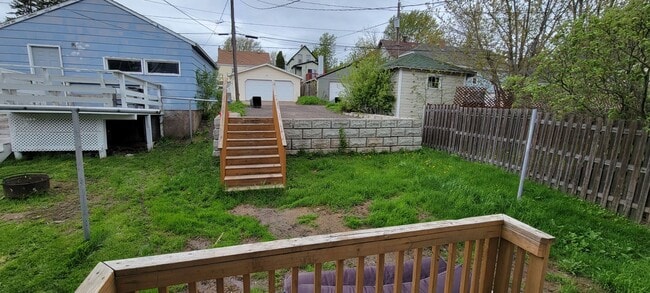 Building Photo - AVAILABLE JUNE 1st - 5 Bed 1.5 Bath Located In East Hillside