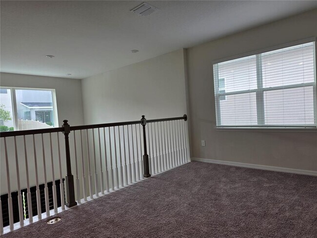 Building Photo - 2865 High Pointe St