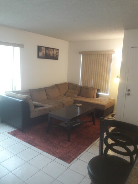 Building Photo - 2339 Lillyvale Ave