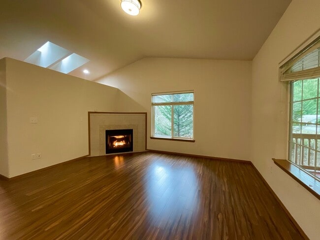 Building Photo - Beautiful 3 Bedroom, 2.5 Bath Home in Gated Clearwood Community!