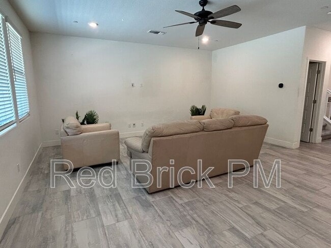 Building Photo - 2367 Explorador Dr