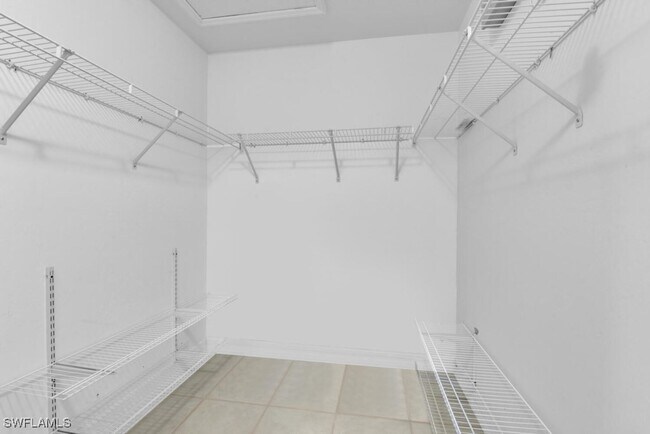 Building Photo - 226 NE 23rd Ave