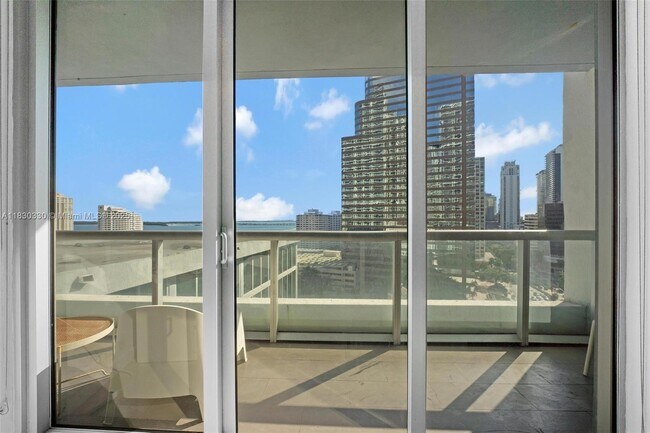 Building Photo - 485 Brickell Ave