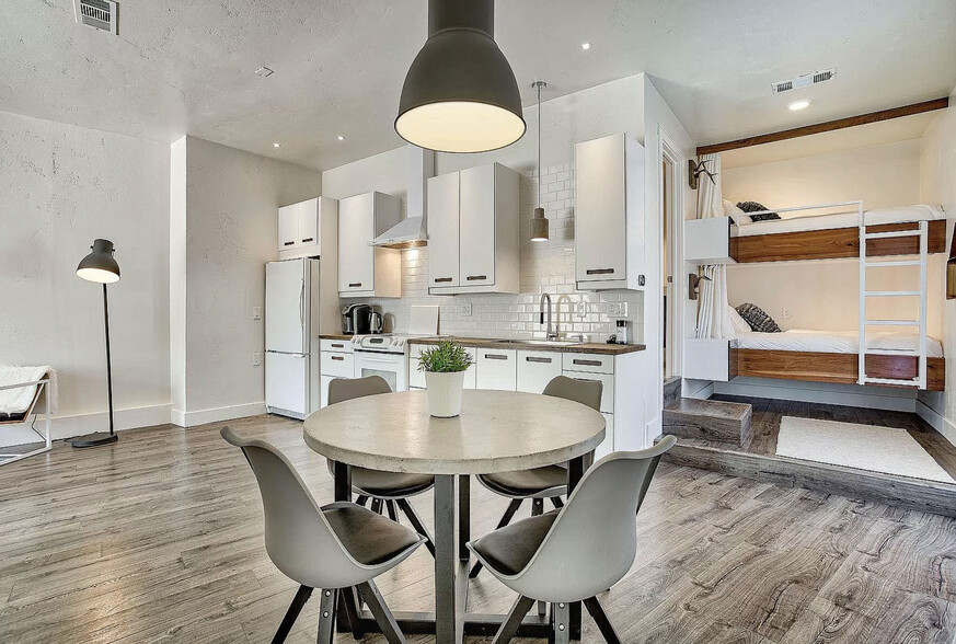 Building Photo - 466 Woodcliff Dr